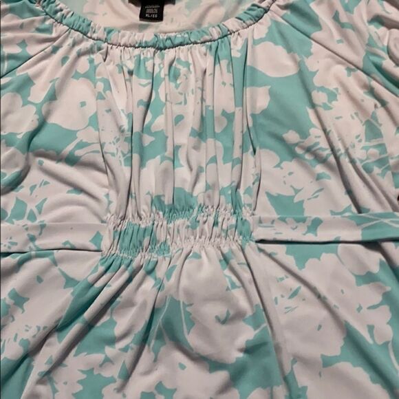 🎉Apostrophe baby-blue and white design blouse🎉 - Picture 4 of 8